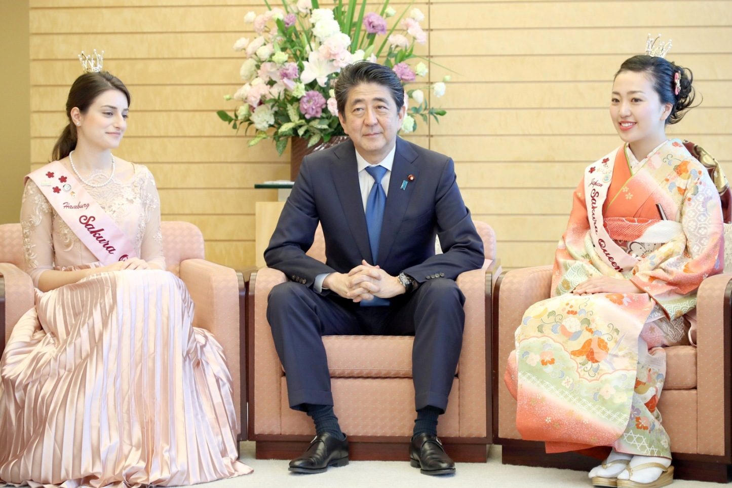 Prime Minister Abe and “Sakura Queens”
